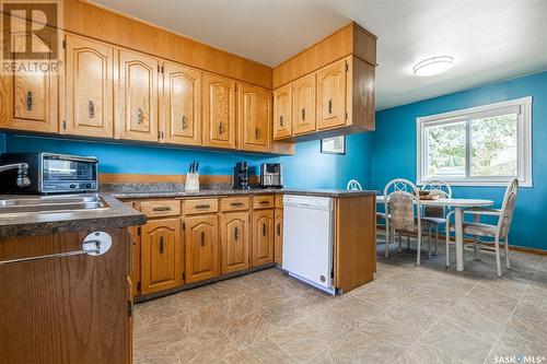 5 Rupert Drive, Saskatoon, SK - Indoor Photo Showing Kitchen