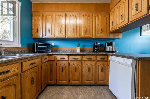 5 Rupert Drive, Saskatoon, SK - Indoor Photo Showing Kitchen With Double Sink