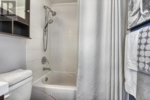 2208 - 2240 Lake Shore Boulevard W, Toronto (Mimico), ON - Indoor Photo Showing Bathroom