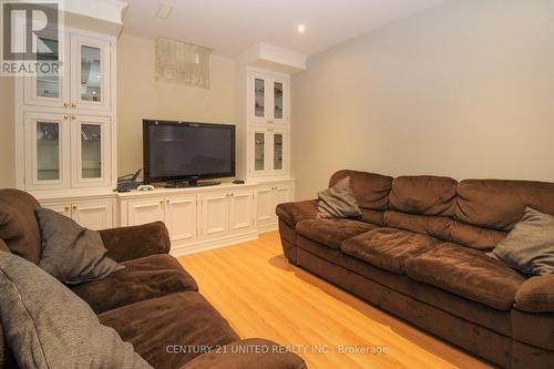 1303 Andover Drive, Oshawa (Eastdale), ON - Indoor Photo Showing Living Room