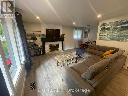 601 Ridgewood Crescent, London, ON - Indoor Photo Showing Living Room With Fireplace