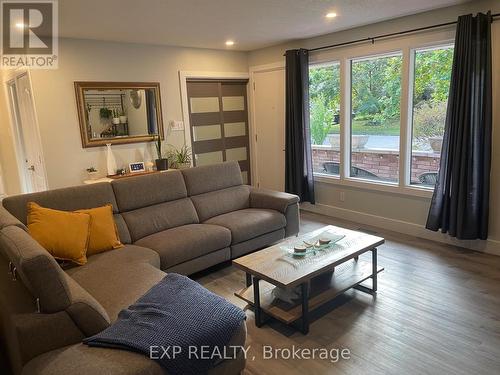 601 Ridgewood Crescent, London, ON - Indoor Photo Showing Living Room