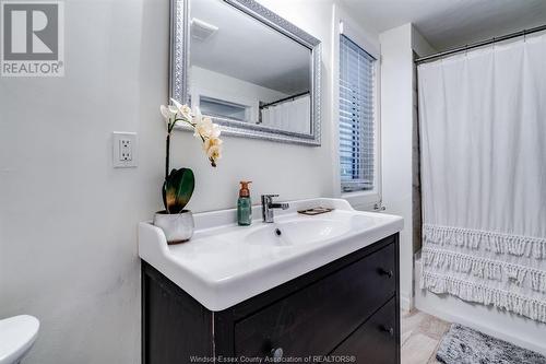 1097 Marentette Avenue, Windsor, ON - Indoor Photo Showing Bathroom