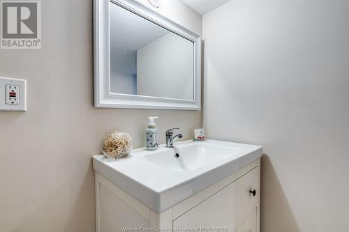 1097 Marentette Avenue, Windsor, ON - Indoor Photo Showing Bathroom