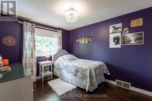 64 Walmer Gardens, London, ON - Indoor Photo Showing Bedroom