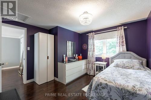 64 Walmer Gardens, London, ON - Indoor Photo Showing Bedroom