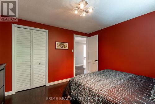 64 Walmer Gardens, London, ON - Indoor Photo Showing Bedroom