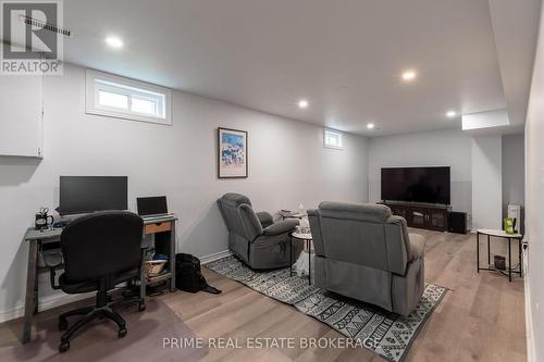 64 Walmer Gardens, London, ON - Indoor Photo Showing Other Room