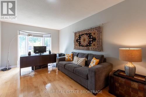 64 Walmer Gardens, London, ON - Indoor Photo Showing Living Room