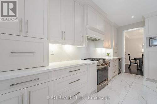 25 Alistair Crescent, Vaughan, ON - Indoor Photo Showing Kitchen With Upgraded Kitchen