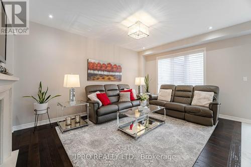 25 Alistair Crescent, Vaughan, ON - Indoor Photo Showing Living Room