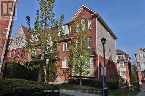 2 - 704 Neighbourhood Circle, Mississauga, ON - Outdoor With Facade