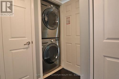 2 - 704 Neighbourhood Circle, Mississauga, ON - Indoor Photo Showing Laundry Room