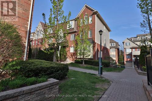 2 - 704 Neighbourhood Circle, Mississauga, ON - Outdoor