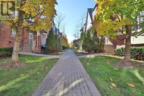 2 - 704 Neighbourhood Circle, Mississauga, ON - Outdoor