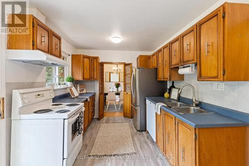 462 Wedgewood Drive, Burlington, ON - Indoor Photo Showing Kitchen With Double Sink