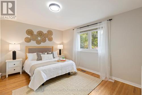 462 Wedgewood Drive, Burlington, ON - Indoor Photo Showing Bedroom