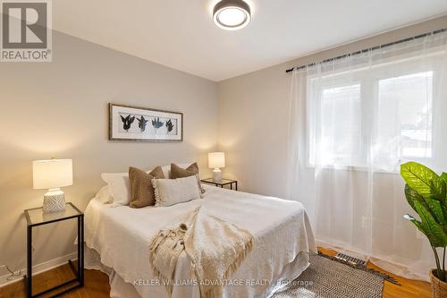 462 Wedgewood Drive, Burlington, ON - Indoor Photo Showing Bedroom