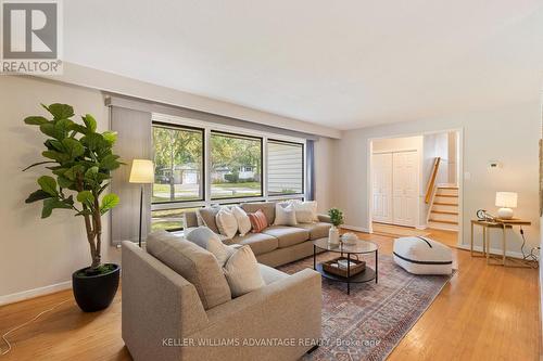 462 Wedgewood Drive, Burlington, ON - Indoor Photo Showing Living Room