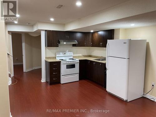 16 Tawnie Crescent, Brampton, ON - Indoor Photo Showing Kitchen