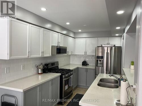 16 Tawnie Crescent, Brampton, ON - Indoor Photo Showing Kitchen With Stainless Steel Kitchen With Double Sink With Upgraded Kitchen