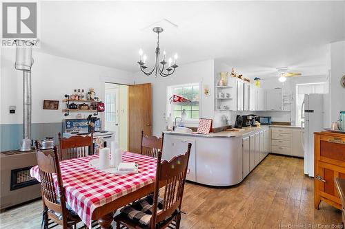 82 Macdonalds Point Wharf Road, Wickham, NB - Indoor Photo Showing Dining Room