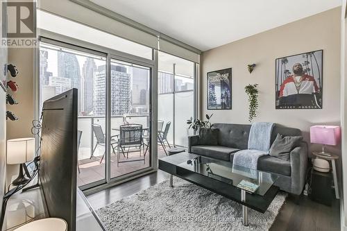 1413 - 1 Market Street, Toronto, ON - Indoor Photo Showing Living Room