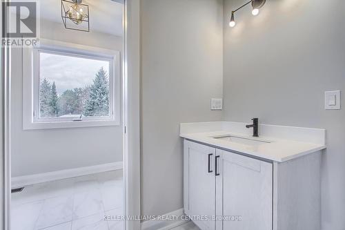 16 John Harvey Street, Uxbridge, ON - Indoor Photo Showing Bathroom