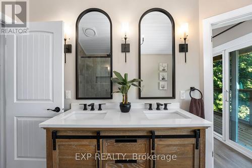 21 Pinery Lane, Georgina, ON - Indoor Photo Showing Bathroom