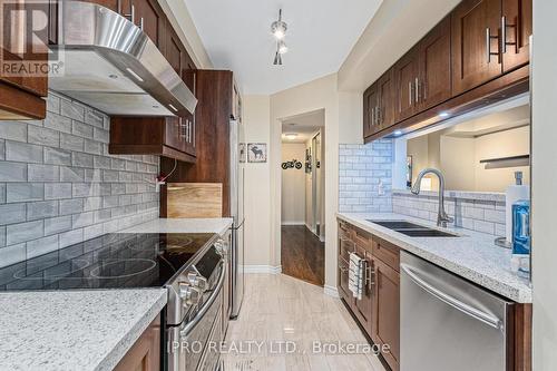 93 Corey Circle, Halton Hills, ON - Indoor Photo Showing Kitchen With Double Sink