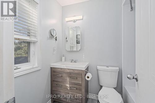 93 Corey Circle, Halton Hills, ON - Indoor Photo Showing Bathroom