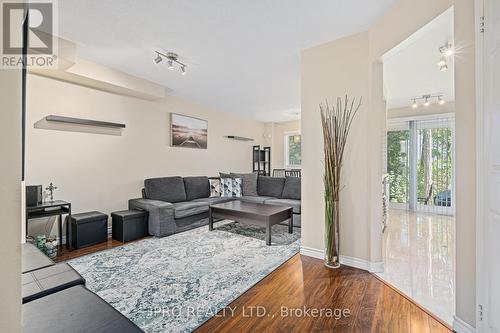 93 Corey Circle, Halton Hills, ON - Indoor Photo Showing Living Room