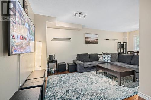 93 Corey Circle, Halton Hills, ON - Indoor Photo Showing Living Room