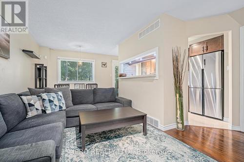 93 Corey Circle, Halton Hills, ON - Indoor Photo Showing Living Room