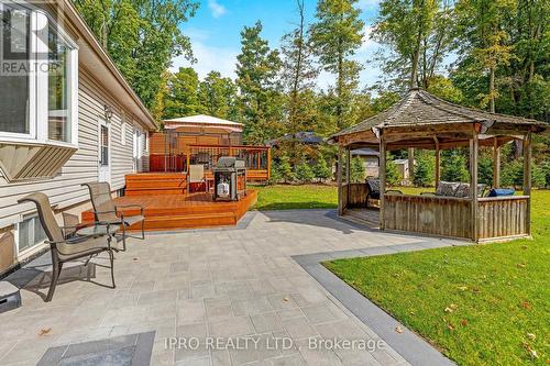 3124 Limestone Road, Milton, ON - Outdoor With Deck Patio Veranda With Backyard