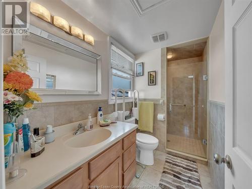 1166 Pierre Avenue, Windsor, ON - Indoor Photo Showing Bathroom