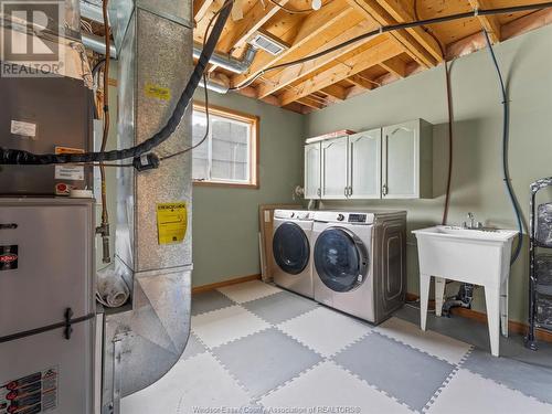 855 Lawndale Avenue East, Kingsville, ON - Indoor Photo Showing Laundry Room