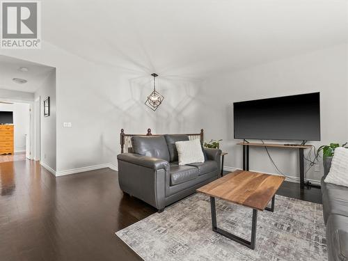 855 Lawndale Avenue East, Kingsville, ON - Indoor Photo Showing Living Room