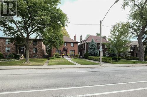 933 Victoria, Windsor, ON 