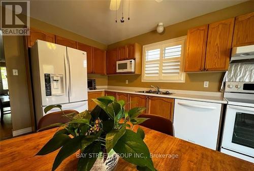 59 - 145 North Centre Road, London, ON - Indoor Photo Showing Kitchen With Double Sink