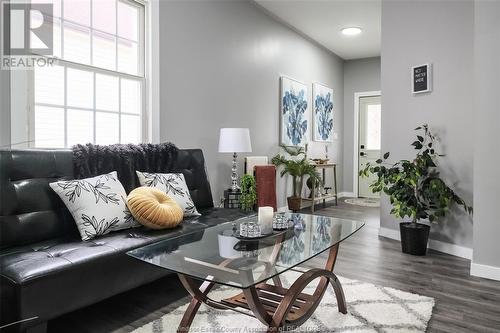 256 Parent, Windsor, ON - Indoor Photo Showing Living Room