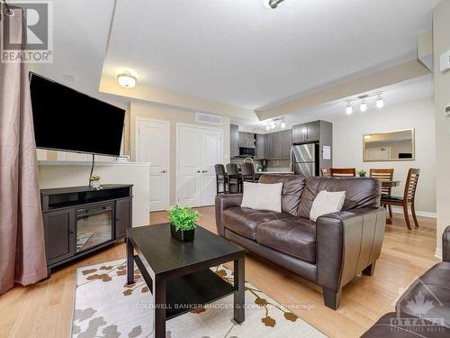 5 - 301 Big Sky, Ottawa, ON - Indoor Photo Showing Living Room