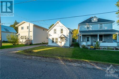 593 B Hamilton St West bathed in sunshine - 593 B Hamilton Street W, Pembroke, ON - Outdoor With Deck Patio Veranda With Facade