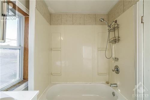 Bathroom - 593 B Hamilton Street W, Pembroke, ON - Indoor Photo Showing Bathroom