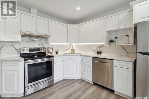 70 Duncan Crescent, Saskatoon, SK - Indoor Photo Showing Kitchen