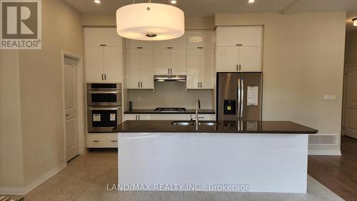 3187 Searidge Street, Severn, ON - Indoor Photo Showing Kitchen With Double Sink With Upgraded Kitchen