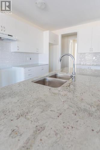 26 Autumn Frost Road, Otonabee-South Monaghan, ON - Indoor Photo Showing Kitchen With Double Sink