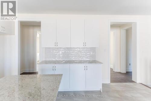 26 Autumn Frost Road, Otonabee-South Monaghan, ON - Indoor Photo Showing Kitchen