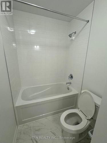 46 West Oak Trail, Barrie, ON - Indoor Photo Showing Bathroom