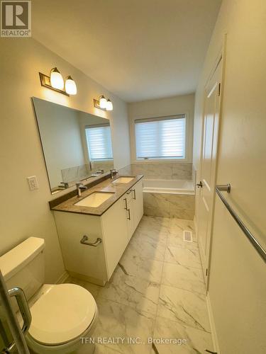 46 West Oak Trail, Barrie, ON - Indoor Photo Showing Bathroom